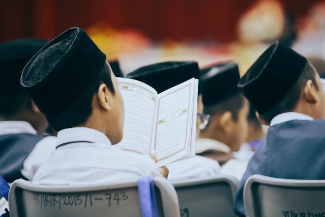 Kunci Jawaban PAI Kelas 7 SMP halaman 45-48, Sifat-sifat Allah Swt dan al-Asmā’ al-Husnā
